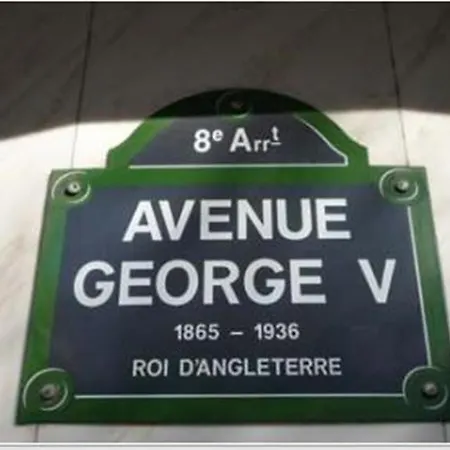 Lovely Studio Champs Elysees * Paříž